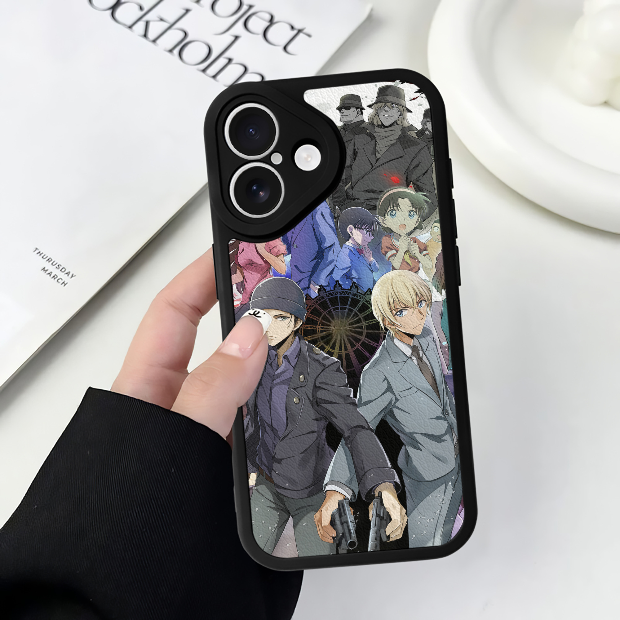 （画像用） 名探偵コナン Detective Conan 【iPhone 16シリーズ対応】シリコンスマホケース（レザー調） 材質：シリコン